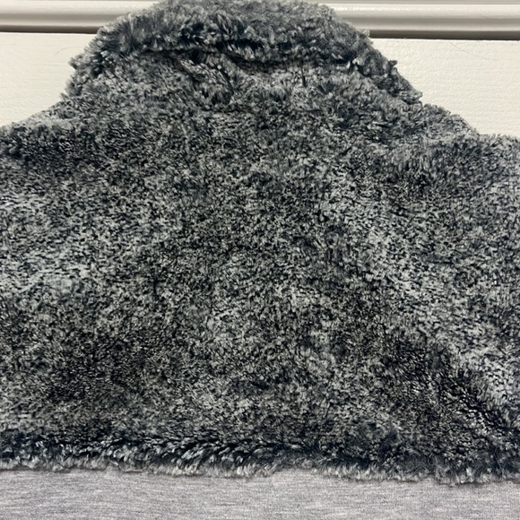 North Face Fleece and Faux Fur Grey Women’s Vest - Picture 6 of 7